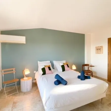 4 Chambres Avec Piscine Et Vue Mer Villa