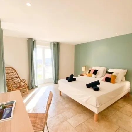4 Chambres Avec Piscine Et Vue Mer * Antibes