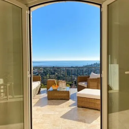 4 Chambres Avec Piscine Et Vue Mer Villa Antibes