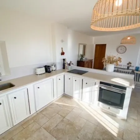 4 Chambres Avec Piscine Et Vue Mer *