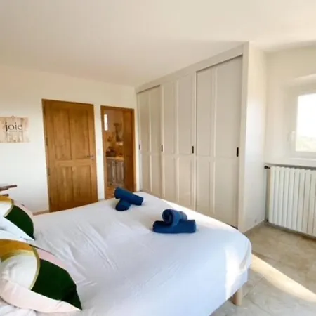 4 Chambres Avec Piscine Et Vue Mer アンティーブ
