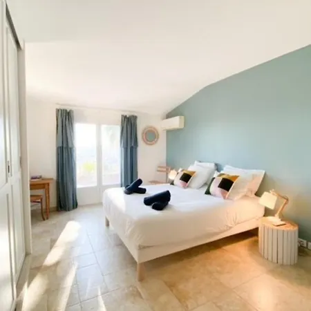 4 Chambres Avec Piscine Et Vue Mer *