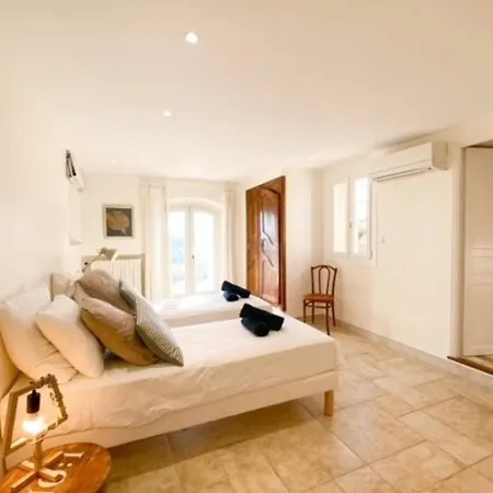 4 Chambres Avec Piscine Et Vue Mer アンティーブ