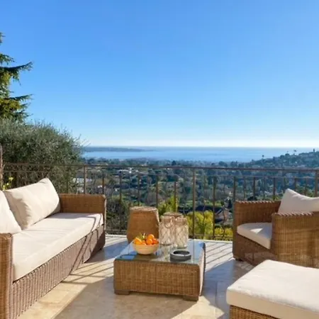 4 Chambres Avec Piscine Et Vue Mer ヴィラ アンティーブ