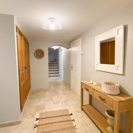 ヴィラ 4 Chambres Avec Piscine Et Vue Mer *