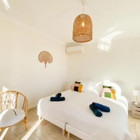 4 Chambres Avec Piscine Et Vue Mer * Antibes