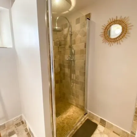 4 Chambres Avec Piscine Et Vue Mer *