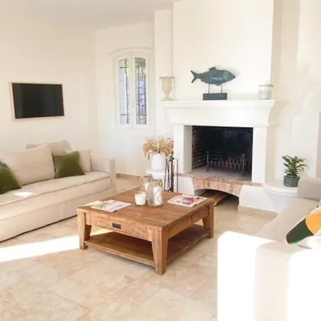 4 Chambres Avec Piscine Et Vue Mer
