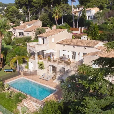 4 Chambres Avec Piscine Et Vue Mer ヴィラ アンティーブ